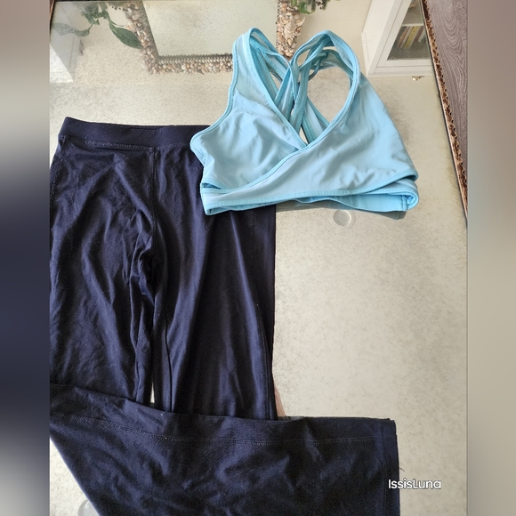 Fabletics sports bra & leggings combo - Picture 2 of 5